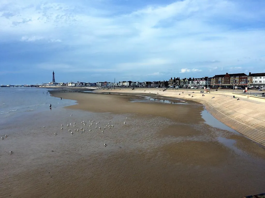 **** Guest house The Golden Sands B&B Blackpool United Kingdom