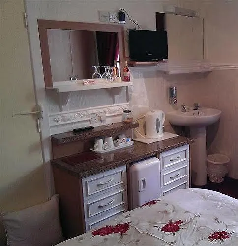 The Golden Sands B&B Blackpool Guest house